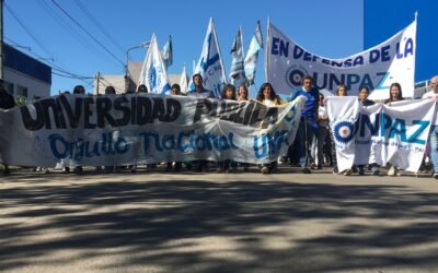 Institucional | Multitudinaria marcha en Buenos Aires en defensa de la educación pública