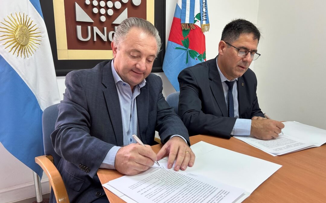 Gestión | La UNdeC y la UNC firman convenio para crear una carrera interinstitucional de pregrado