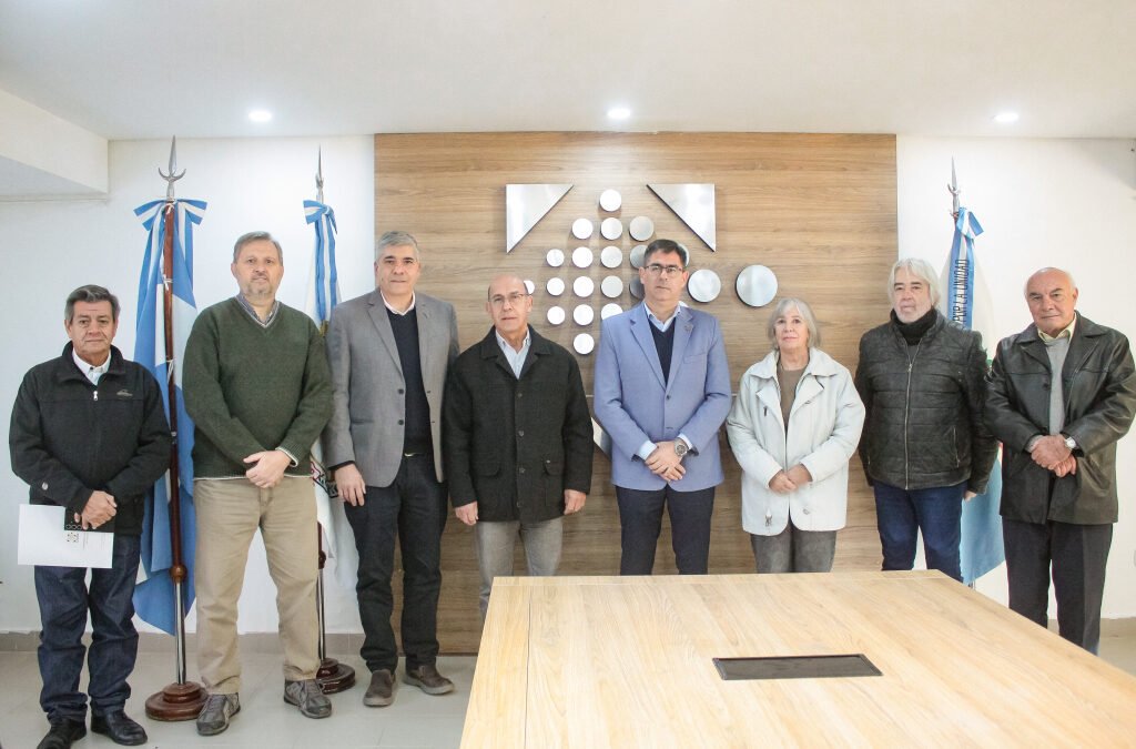 Gestión | La UNdeC firmó convenio con la UNCa y el Colegio de Agrimensores de la pcia de La Rioja