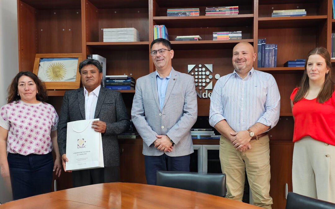 Académicas| Autoridades de la UNdeC recibierón a docente de Perú