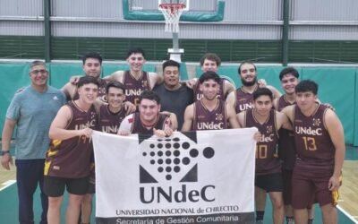 El equipo de básquet masculino de la UNdeC debutó con dos victorias en la Liga Universitaria de 1° División