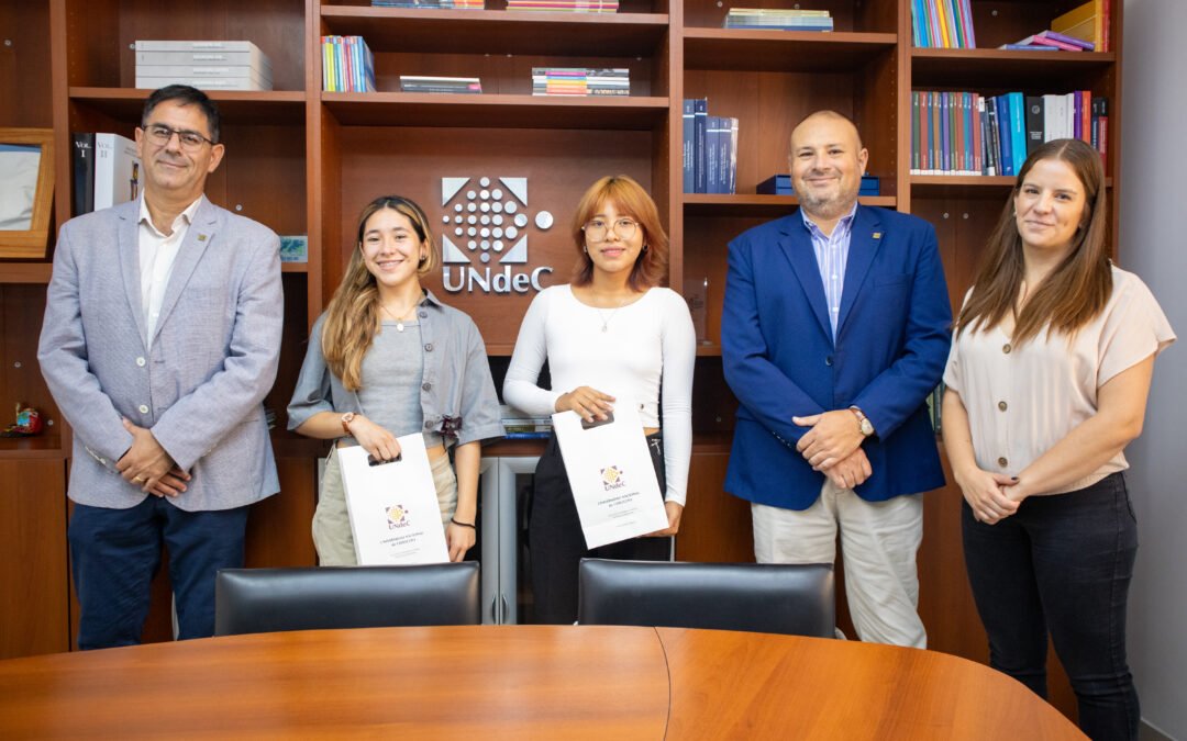 La UNdeC recibe a dos estudiantes internacionales para el primer cuatrimestre