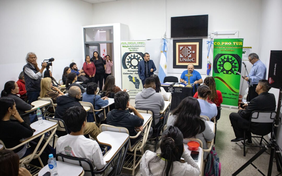 Egresados de Turismo prestaron juramento y se incorporaron al CO.PRO.TUR