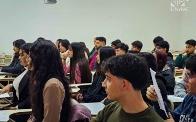 Estudiantes de Abogacía de la UNDeC presentaron el anteproyecto de ley de Lenguaje Jurídico Claro ante diputados provinciales