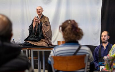 El arte de habitar la quietud: la maestra zen Ariadna Dosei Labbate brindó una conferencia en la UNdeC